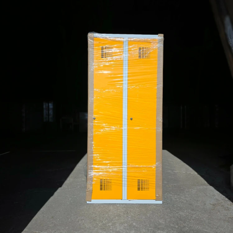 Tania szafa ubraniowa 80 cm z przegrodą – metalowa RAL 7035 / RAL 1028 powystawowa