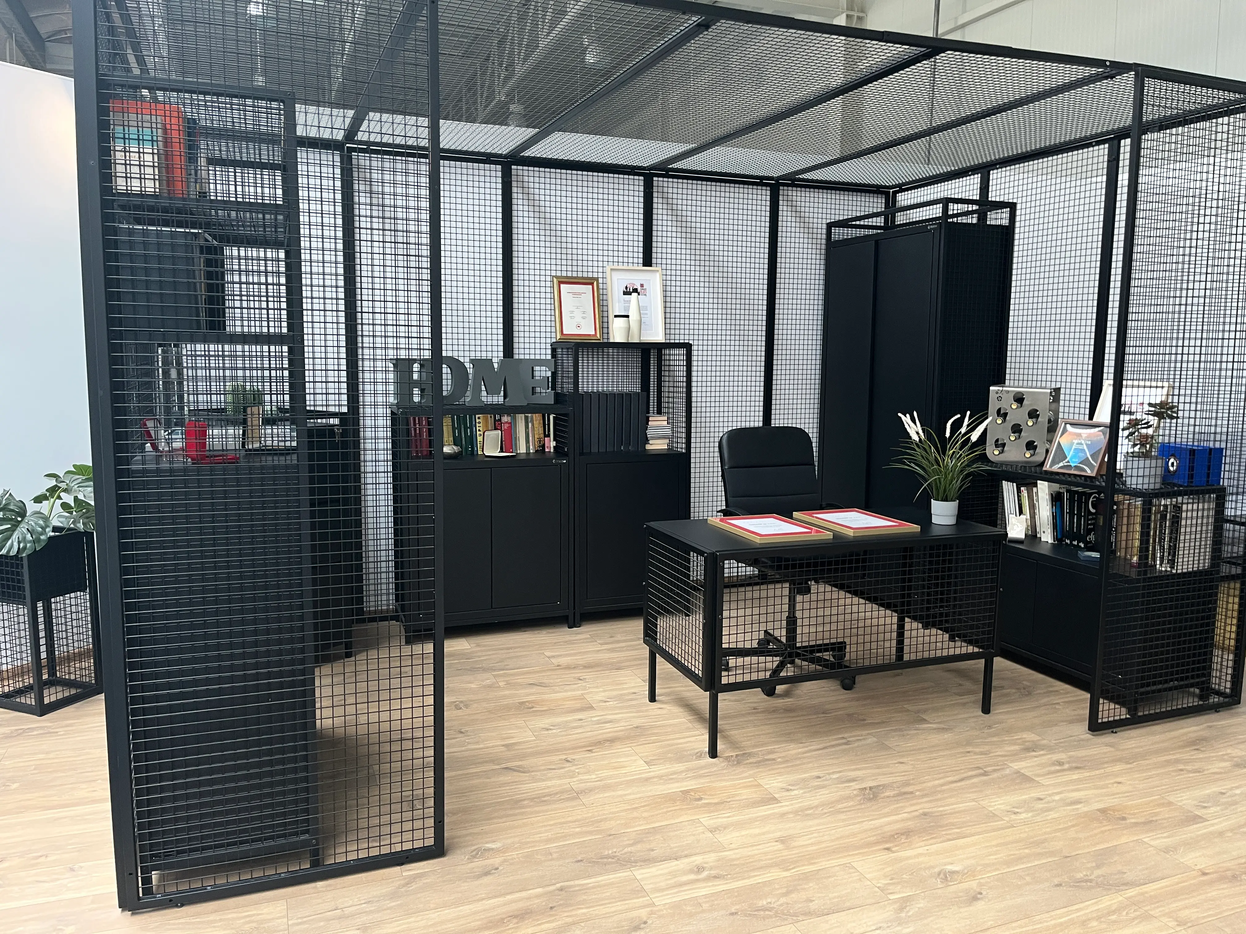 Szafa loftowa metalowa - do mieszkania, biura domowego i apartamentu